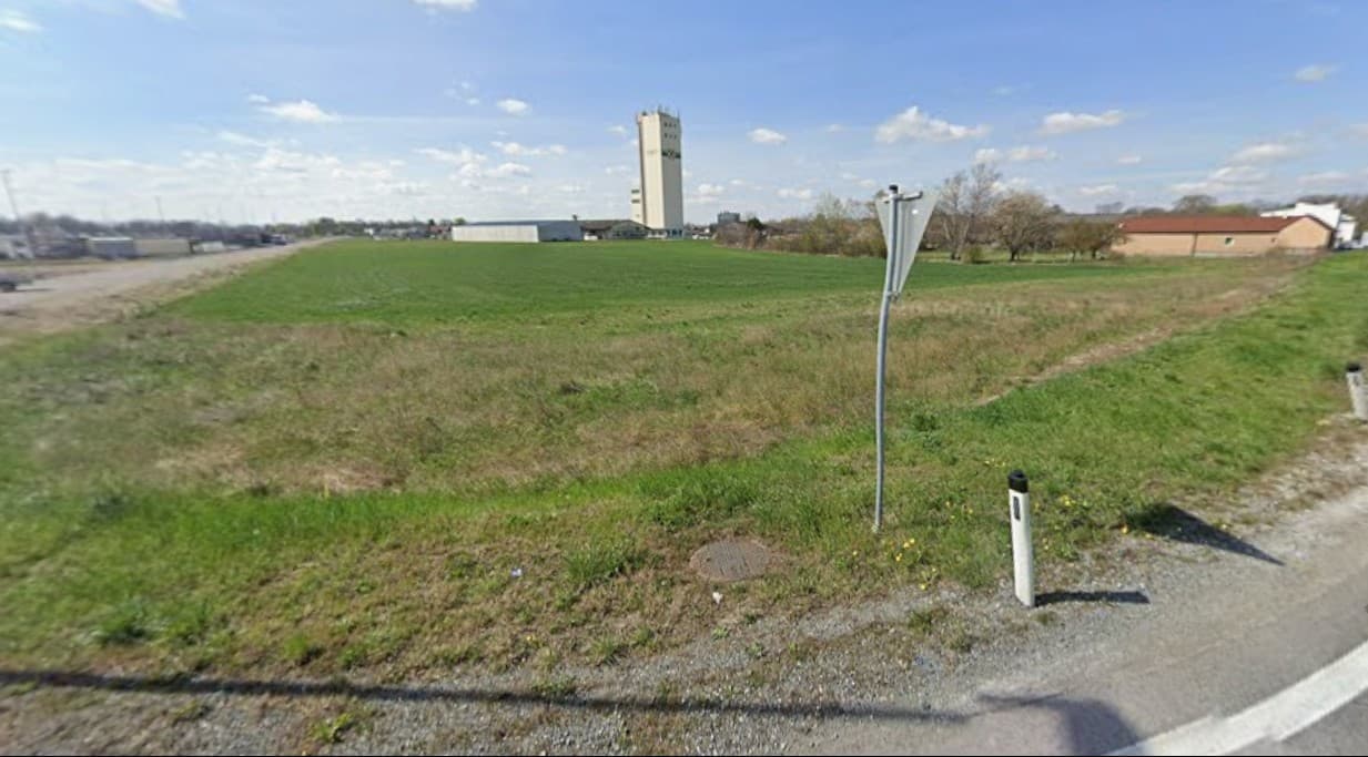 Unbefestigtes Betriebsgrundstück an der B10 bei Enzersdorf an der Fischa