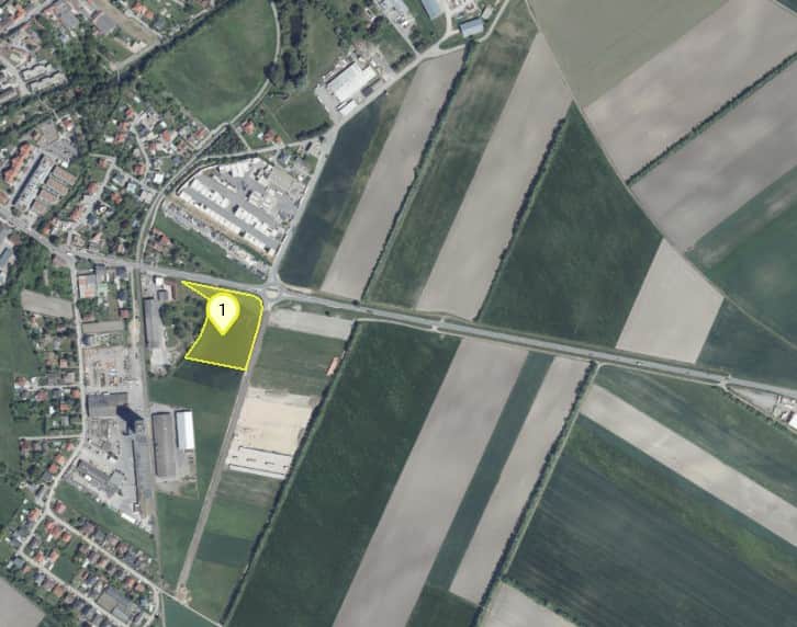 Luftbild des 11.044 m² großen Betriebsgrundstücks an der B10